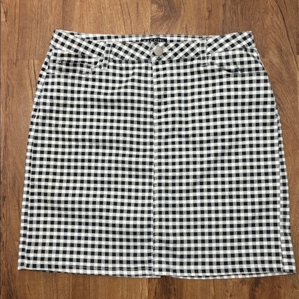 Baccini Black & White Gingham Mini Skirt Size 10. Pre-owned, great condition